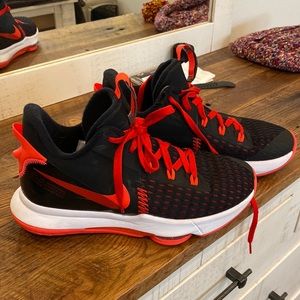 Nike: Sz 10, Lebron